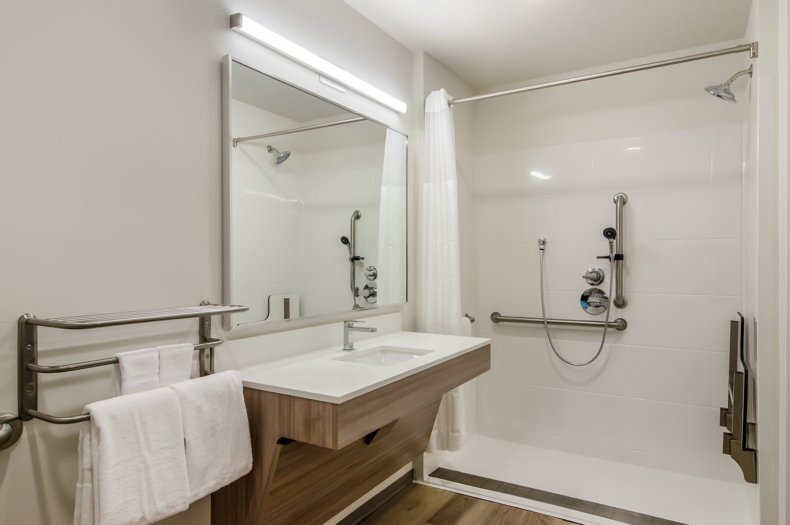 Woodsprings Suites - Everett - Bathroom