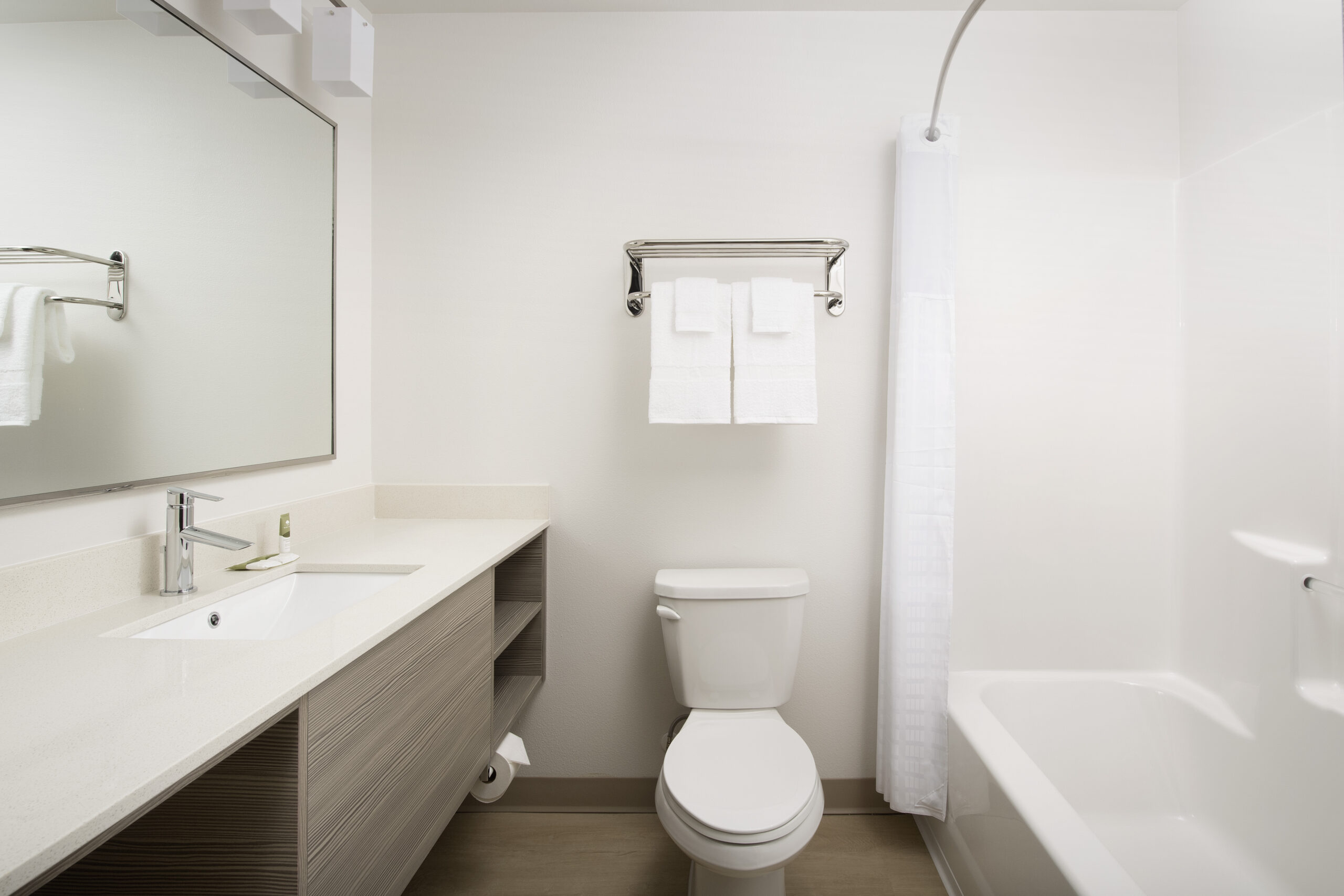 WoodsSprings suites - Redmond - Bathroom